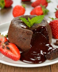 Cake with chocolate and strawberries