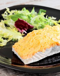 Baked salmon with almond and cheese crust