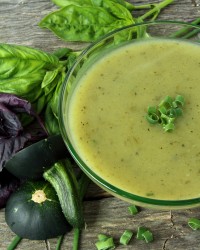 Soup with zucchini, basil and chives